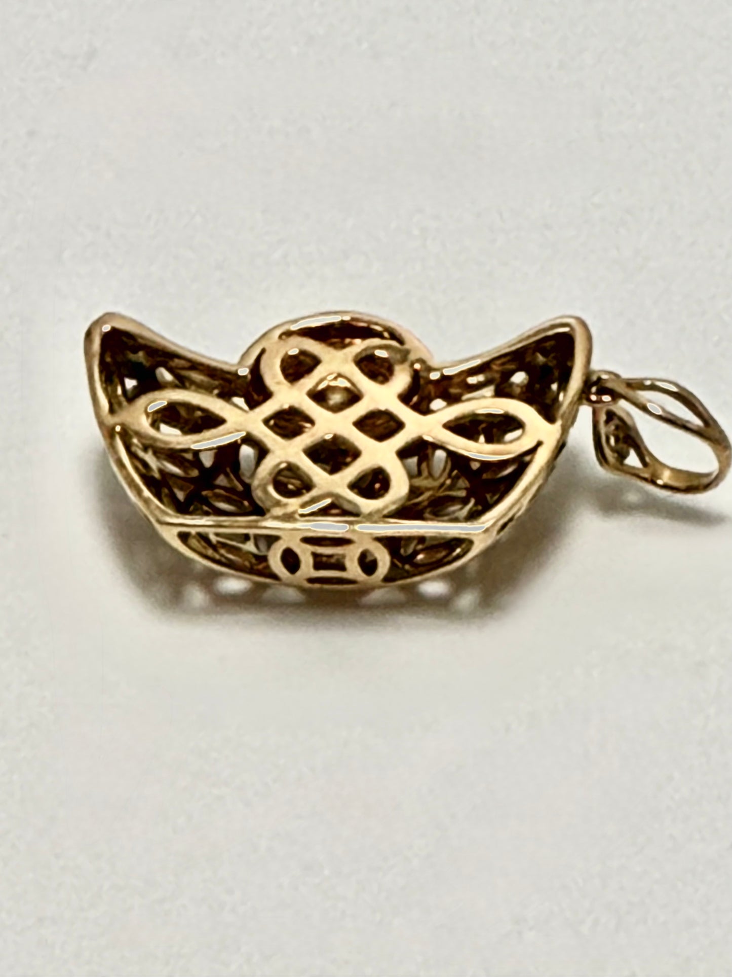 14386 - Gift Of Gold - Ingot Pendant with Mysticknot (18K Gold)
