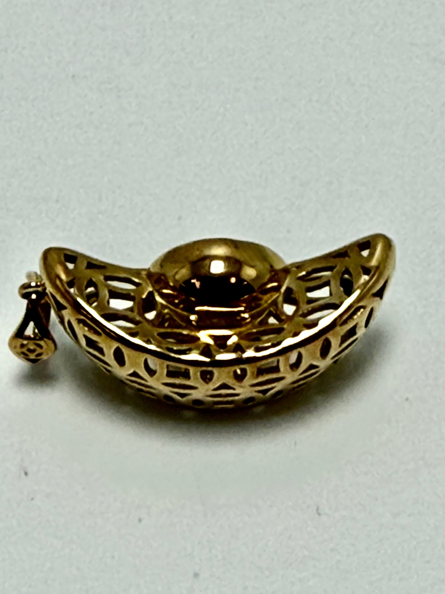 14386 - Gift Of Gold - Ingot Pendant with Mysticknot (18K Gold)