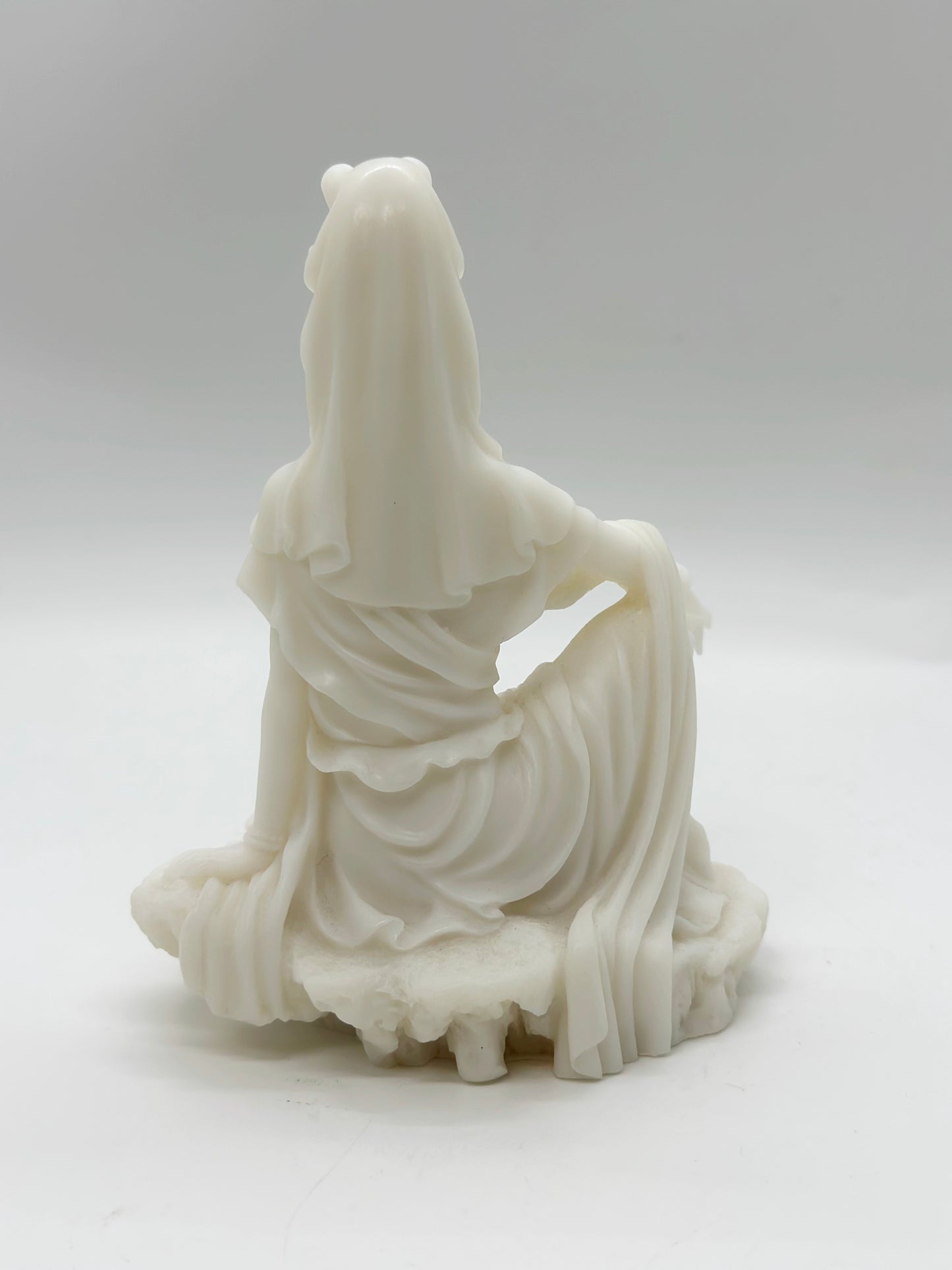 15811 - Kuan Yin Sitting - 4 1/2 Inches Height